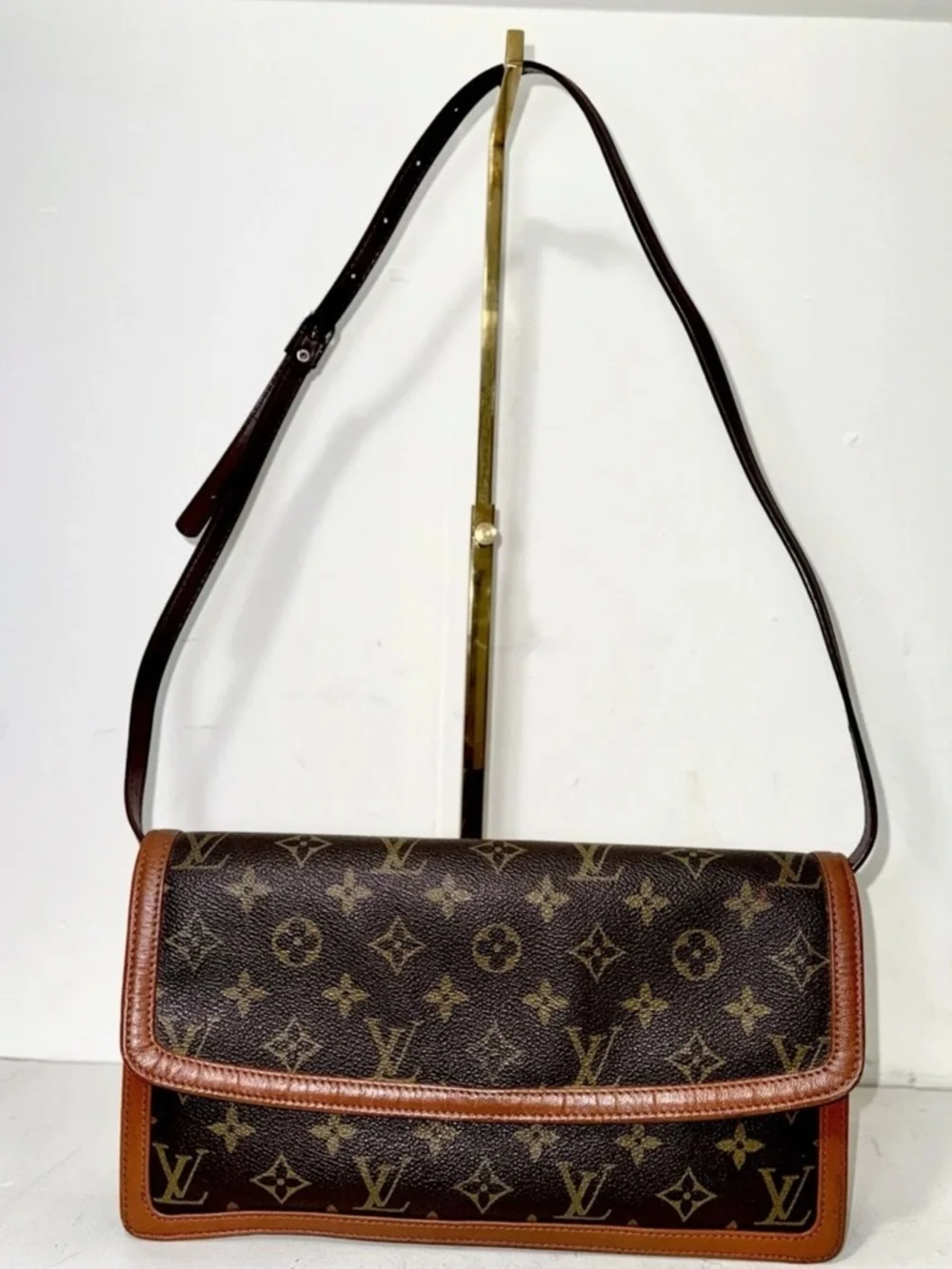 LOUIS VUITTON Monogram Dame Crossbody - Picture 13 of 13